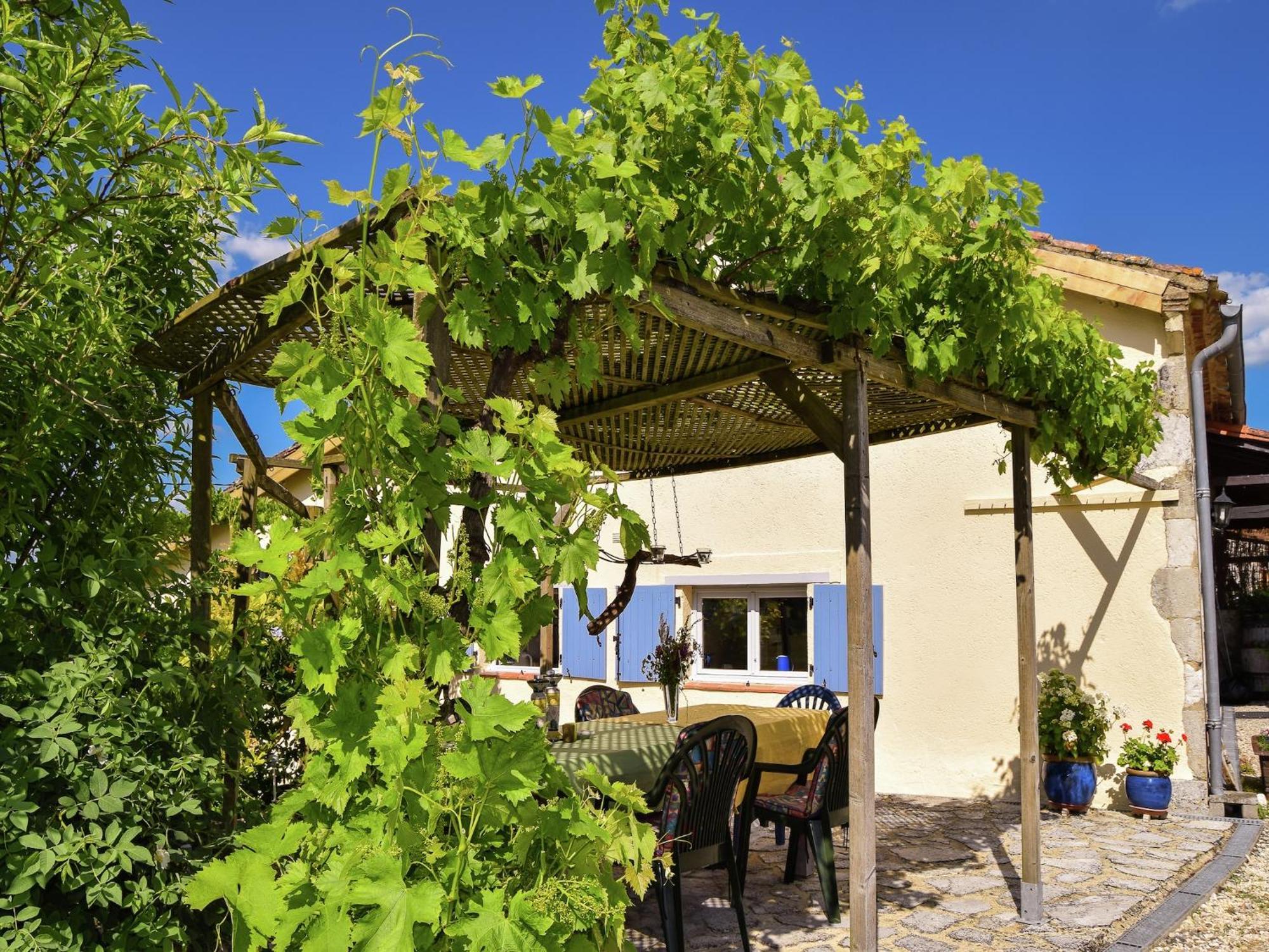 Snug Cottage In Saint Eutrope De Born With Pool Ngoại thất bức ảnh