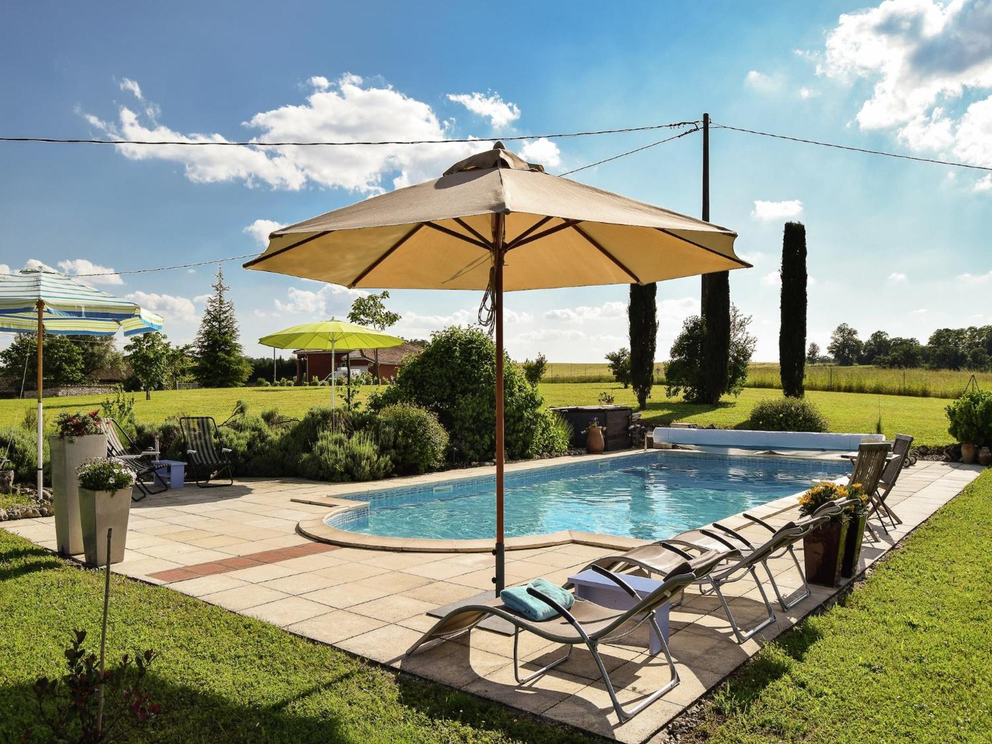 Snug Cottage In Saint Eutrope De Born With Pool Ngoại thất bức ảnh