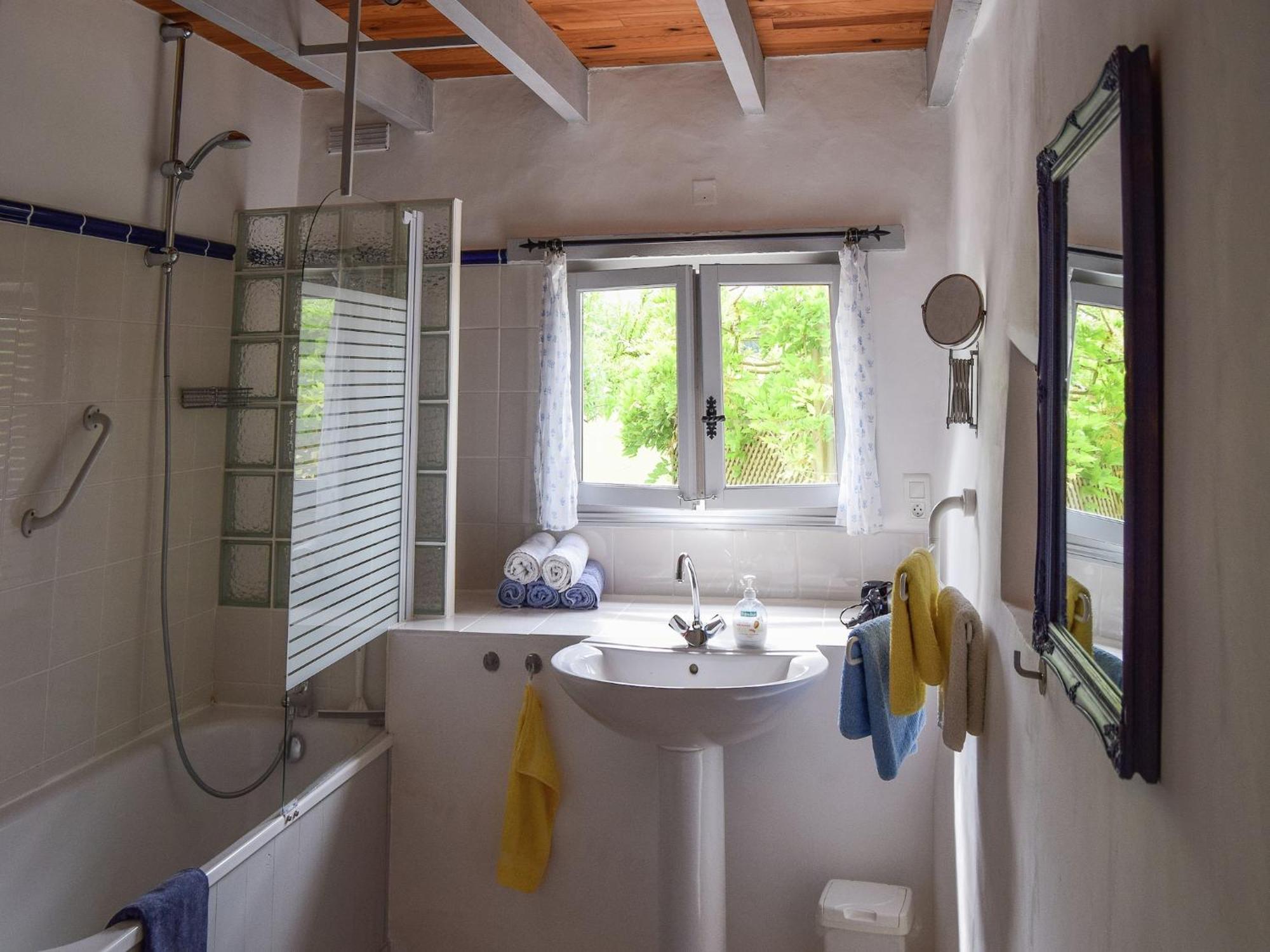 Snug Cottage In Saint Eutrope De Born With Pool Ngoại thất bức ảnh